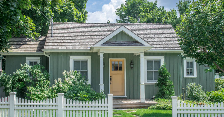 How to Update the Curb Appeal of an Outdated Home