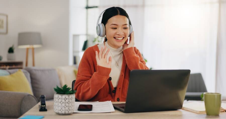 Hybrid Work Etiquette: Balancing In-Office and Remote Dynamics